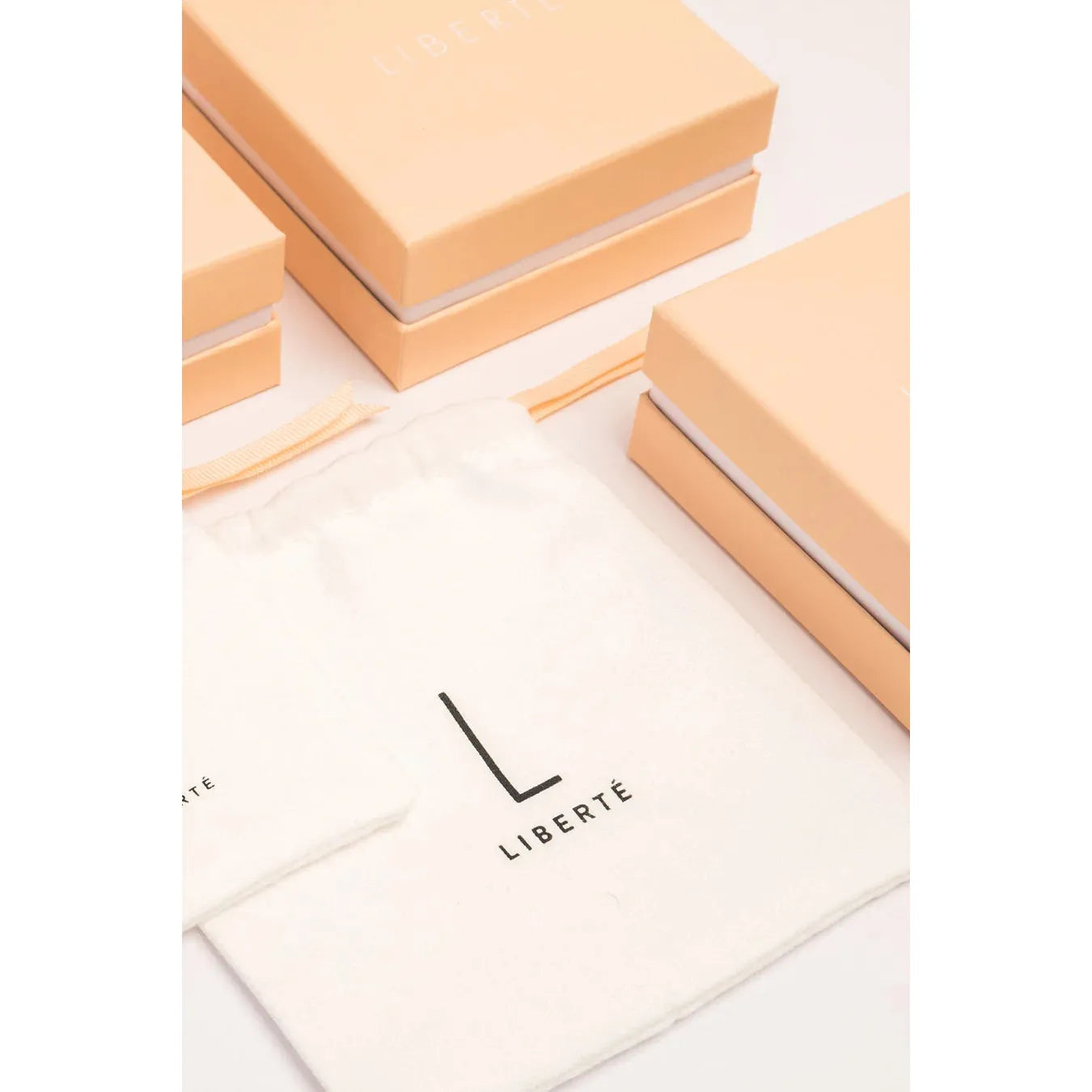 Petite Luna Gold earring