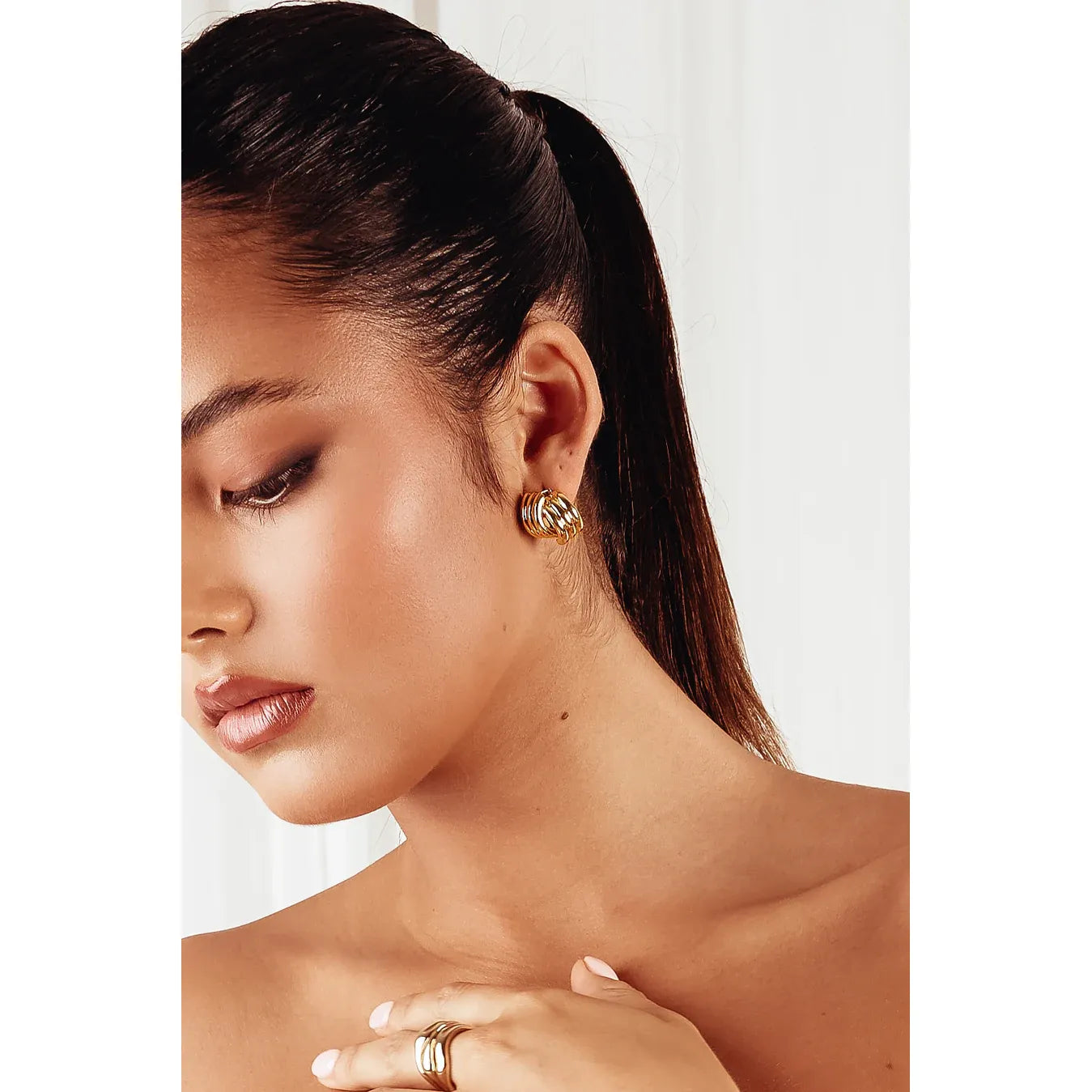Willa Soft Gold earrings